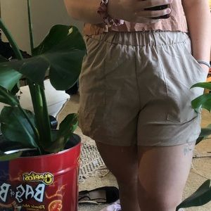 Khaki colors Shorts (M)